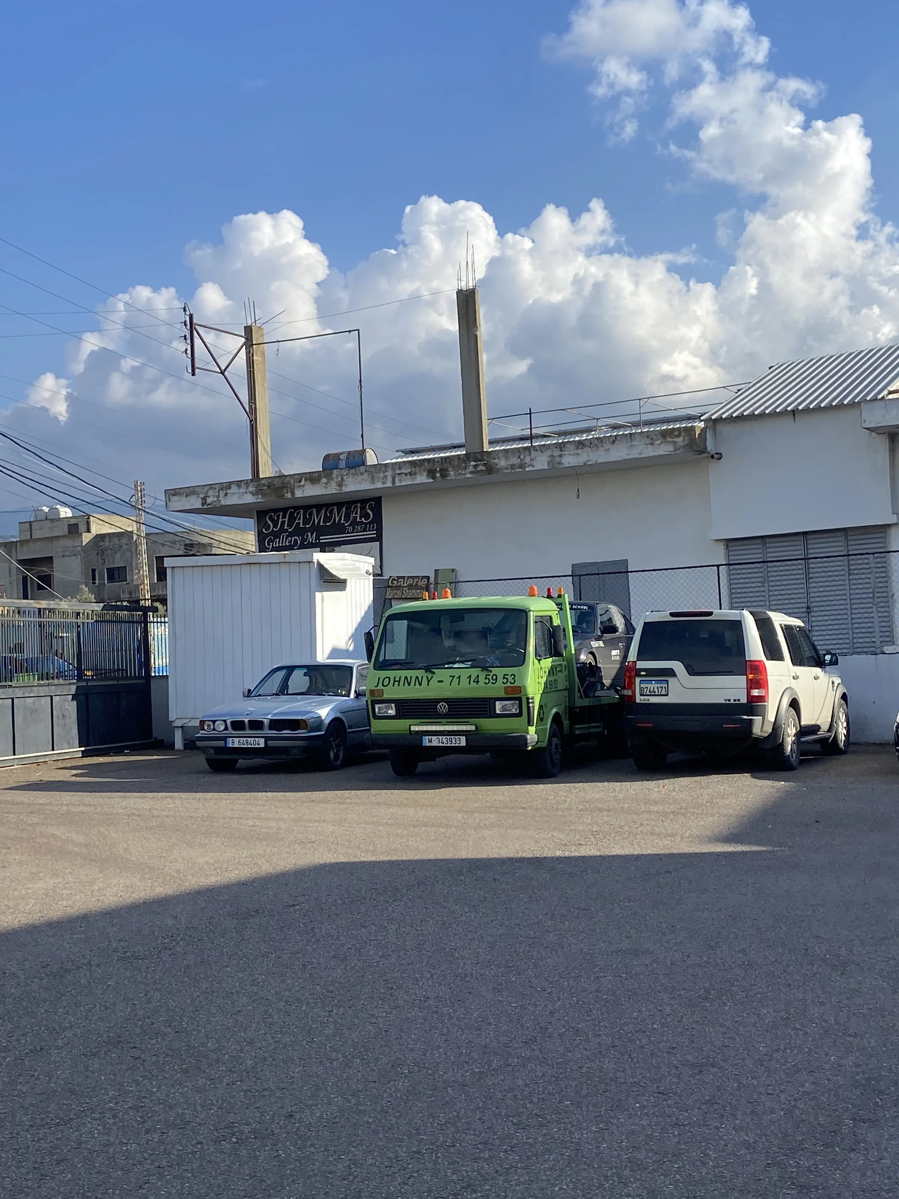 E34 on the rescue on the back of the flatbed